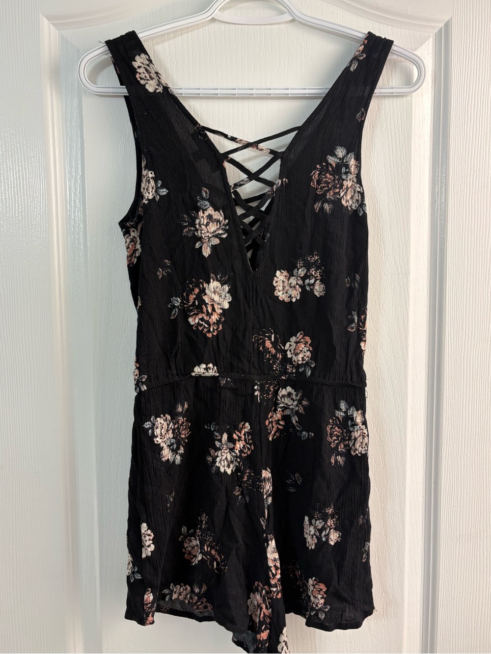 Kendall & Kylie Black Floral V-Neck Lace-Up Mini Dress Romper